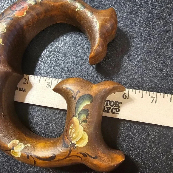 Floral Folk Art Handpainted Wood Carved Letter "G" Made in  USA Signed by Artist - Picture 10 of 10